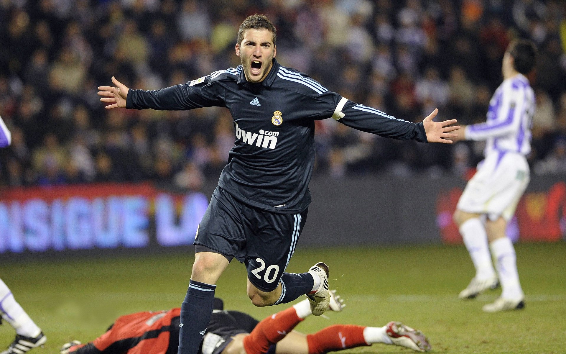 kaiyun电竞-巴黎圣日耳曼引援持续升级，豪门阵容更豪华，巴黎圣日耳曼阵容强大