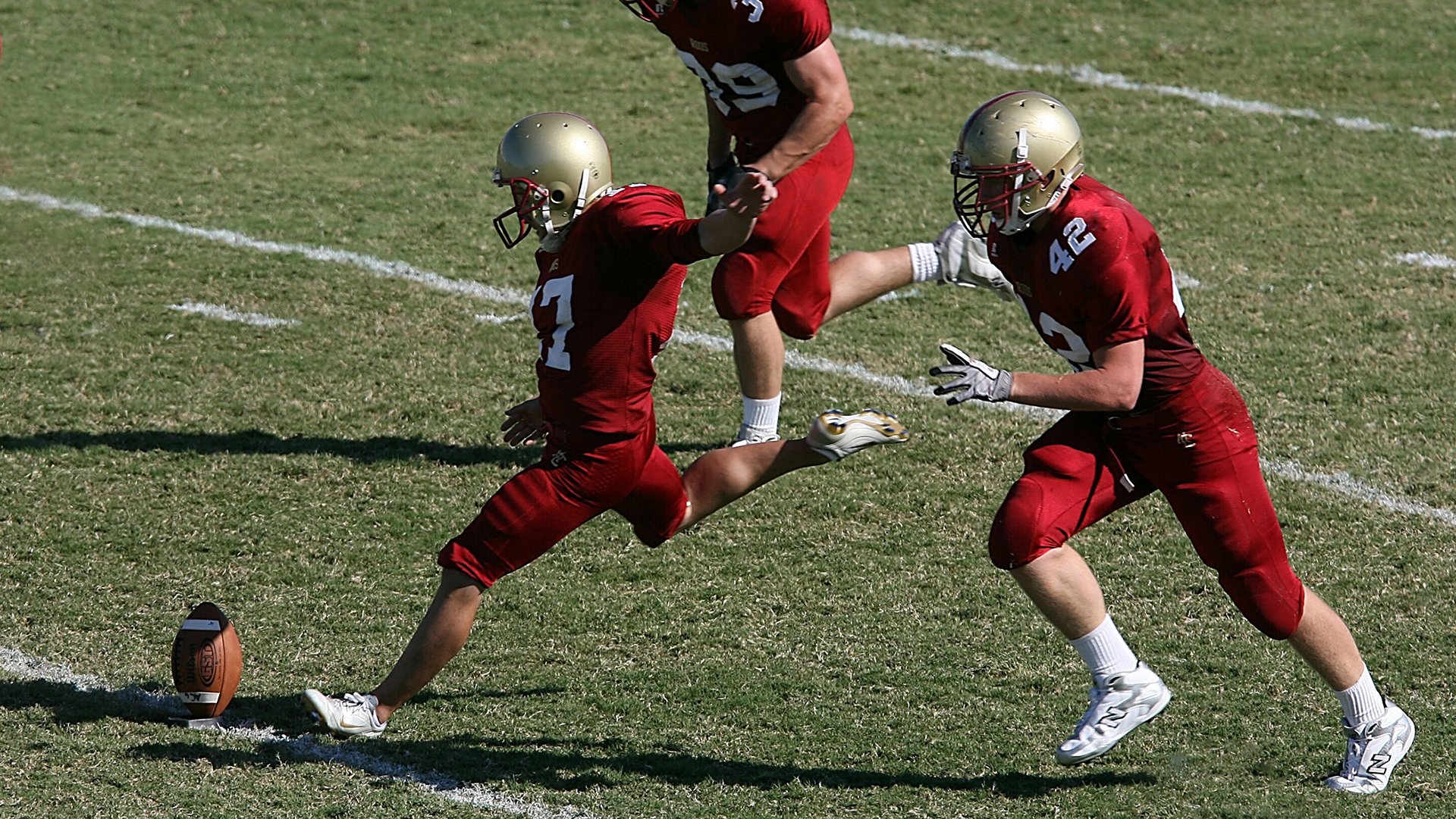 自由泳选手转身技术精准，节省时间，自由泳转身技巧教程